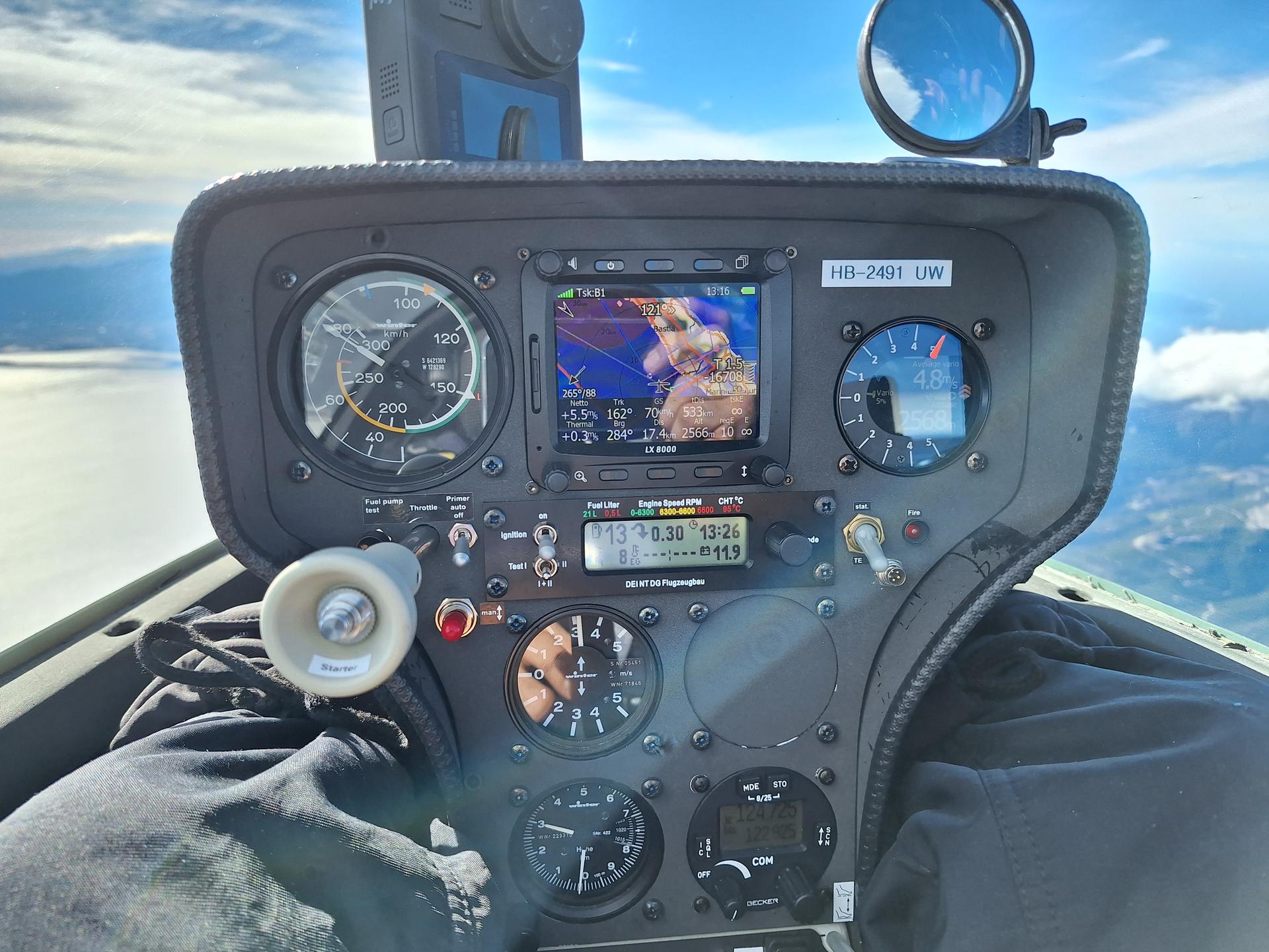 DG800 cruscotto over Corsica