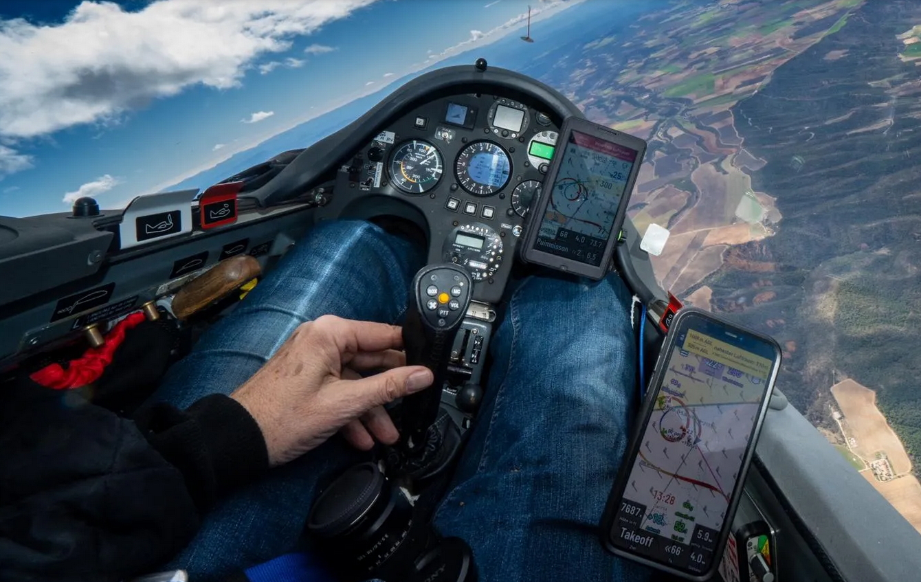 Smartphone into cockpit